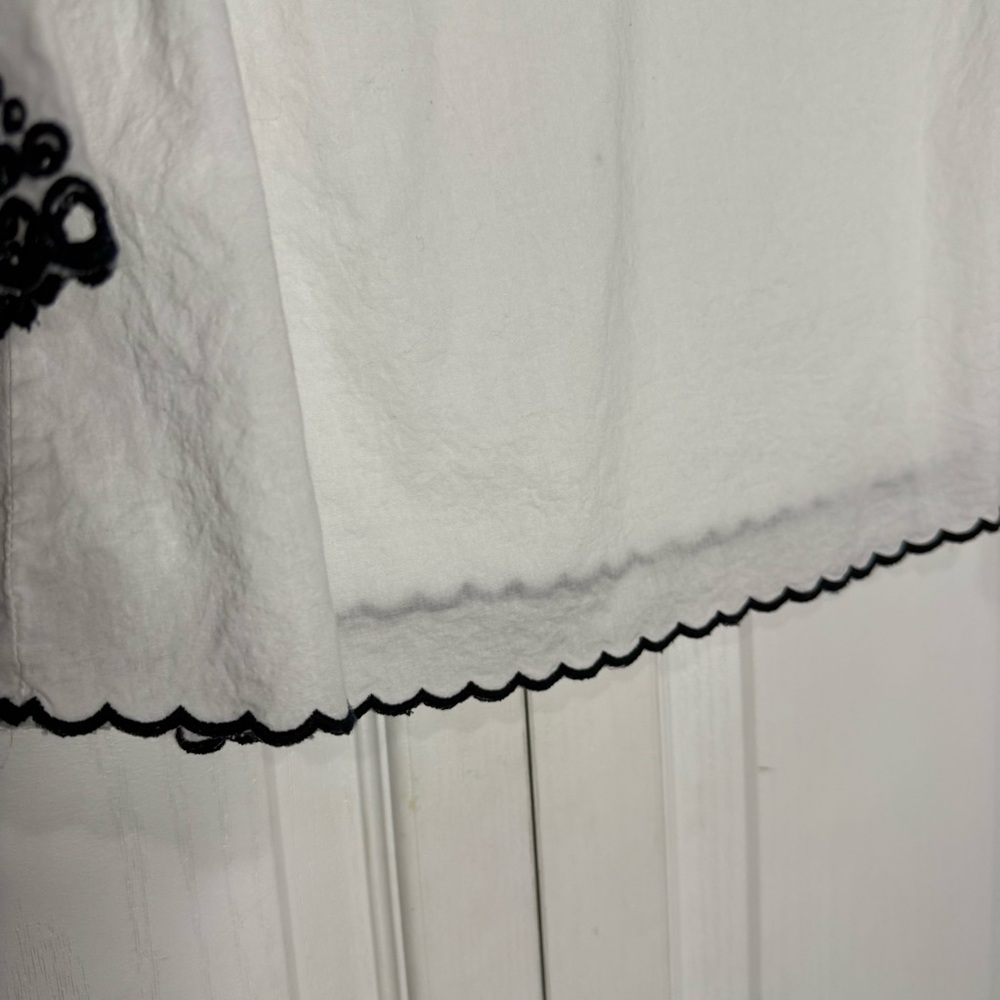 Crown & Ivy Elegant White and Black Women's Top (A15) - Picture 4 of 8